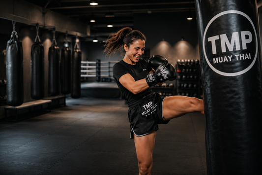 FRA SKRIVEBORD TIL MUAY THAI